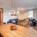 Wiesenblick, Familie Creutz 아파트